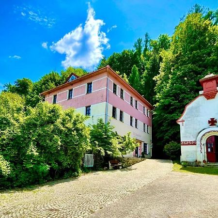 Haraburdi Recyclart Hotel Kostelec nad Orlicí Zewnętrze zdjęcie
