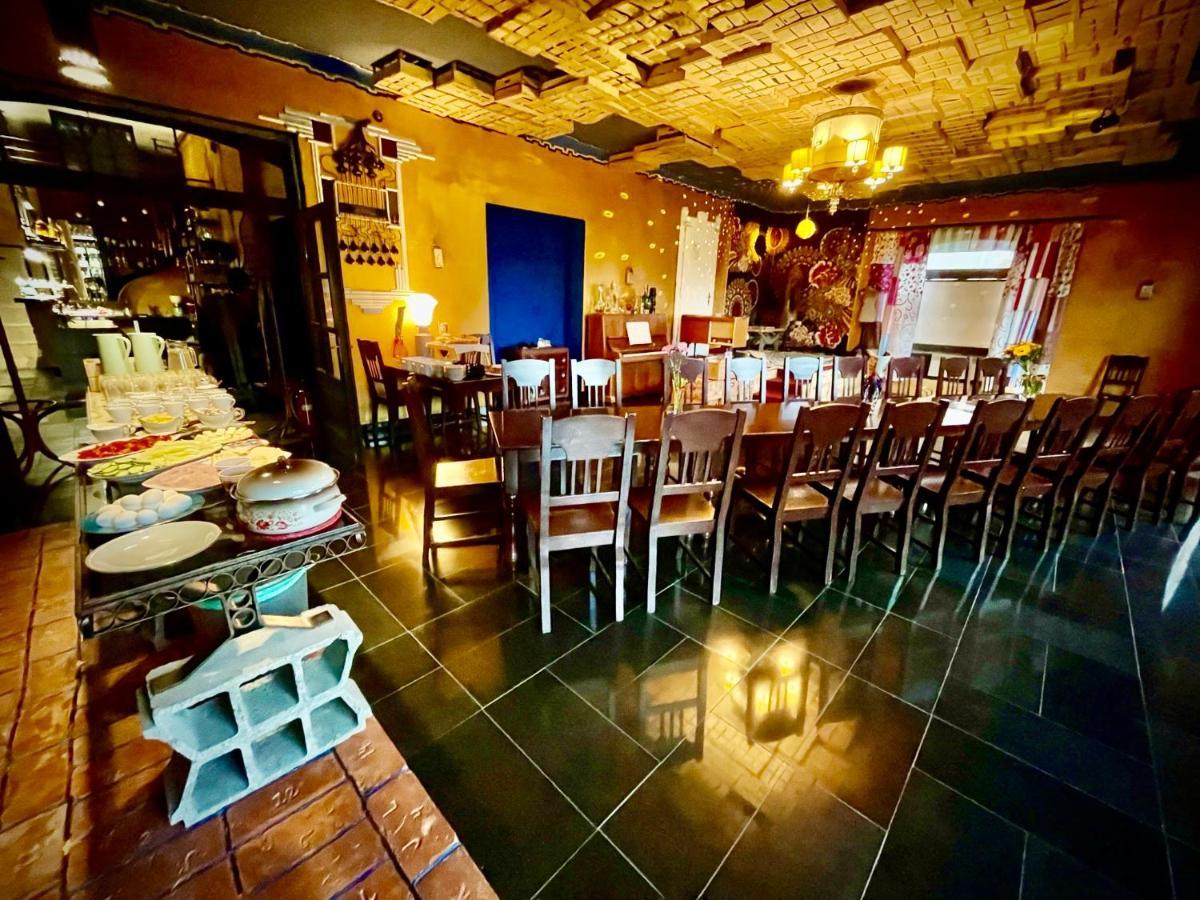 Haraburdi Recyclart Hotel Kostelec nad Orlicí Zewnętrze zdjęcie