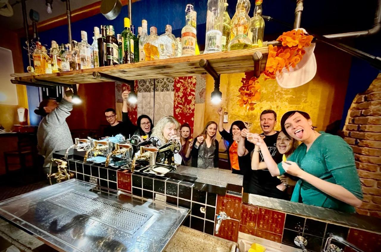 Haraburdi Recyclart Hotel Kostelec nad Orlicí Zewnętrze zdjęcie