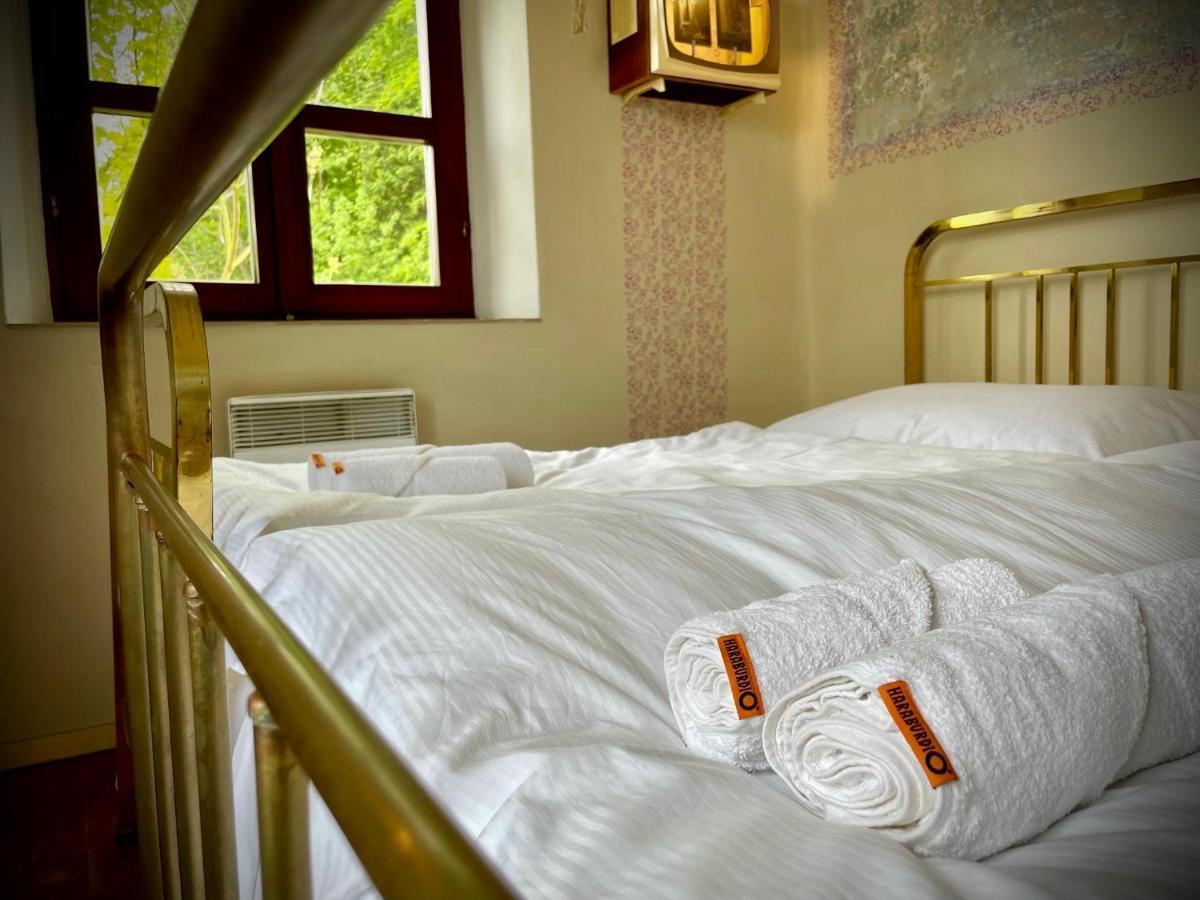 Haraburdi Recyclart Hotel Kostelec nad Orlicí Zewnętrze zdjęcie